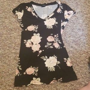 Wet seal v-neck t-shirt XS